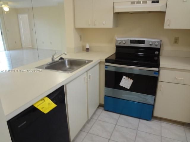For Rent: $2,100 (2 beds, 2 baths, 912 Square Feet)