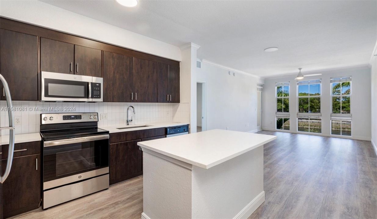 Active With Contract: $2,497 (2 beds, 2 baths, 1059 Square Feet)