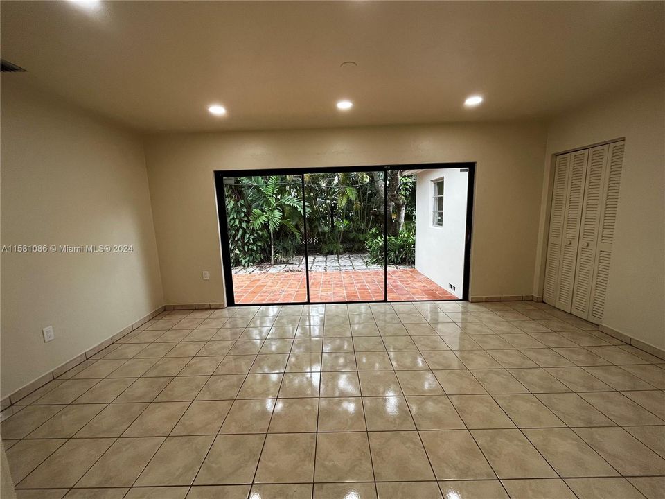 Recently Rented: $4,200 (3 beds, 2 baths, 1554 Square Feet)