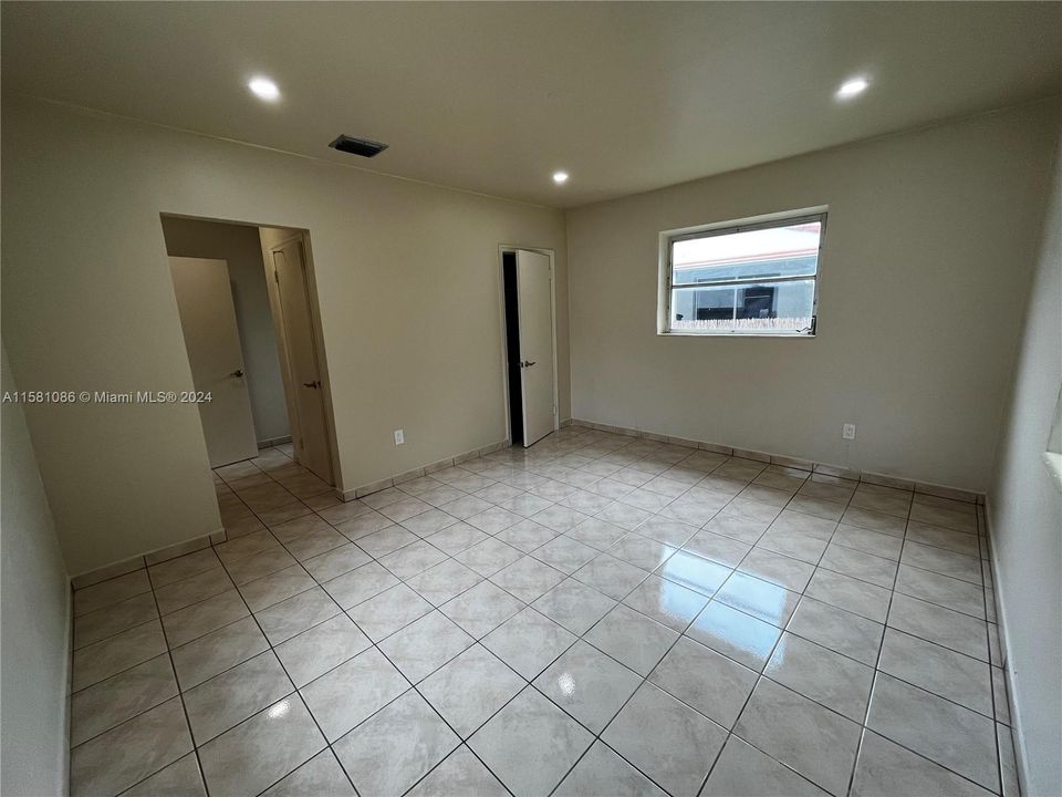 Recently Rented: $4,200 (3 beds, 2 baths, 1554 Square Feet)
