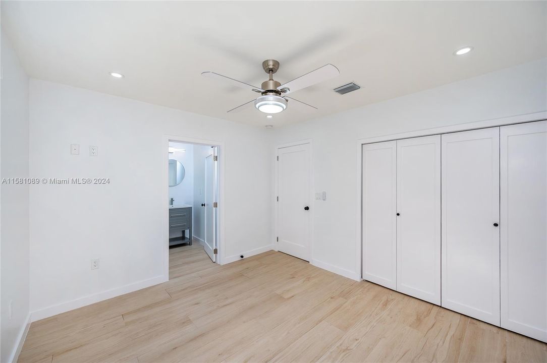 Active With Contract: $5,800 (3 beds, 3 baths, 1644 Square Feet)