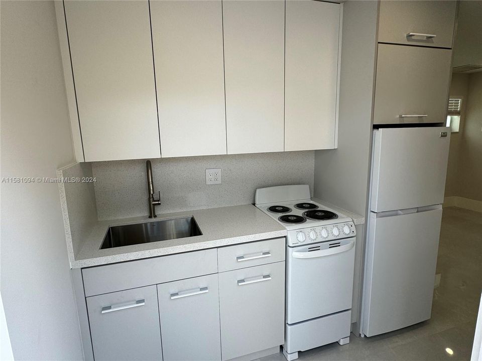 For Rent: $1,900 (1 beds, 1 baths, 400 Square Feet)
