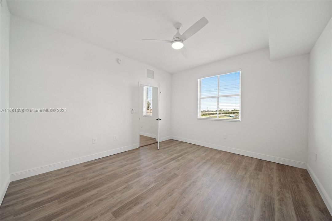 For Rent: $2,336 (1 beds, 1 baths, 883 Square Feet)
