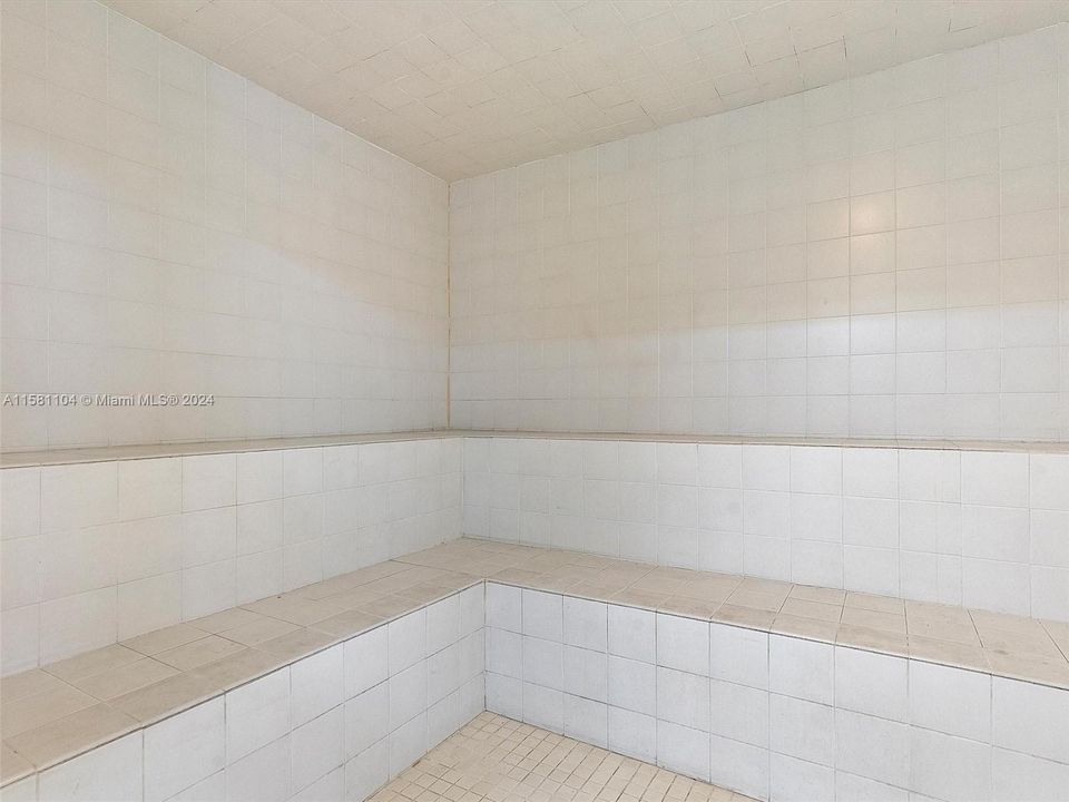 出租: $4,000 (2 贝兹, 2 浴室, 1110 平方英尺)