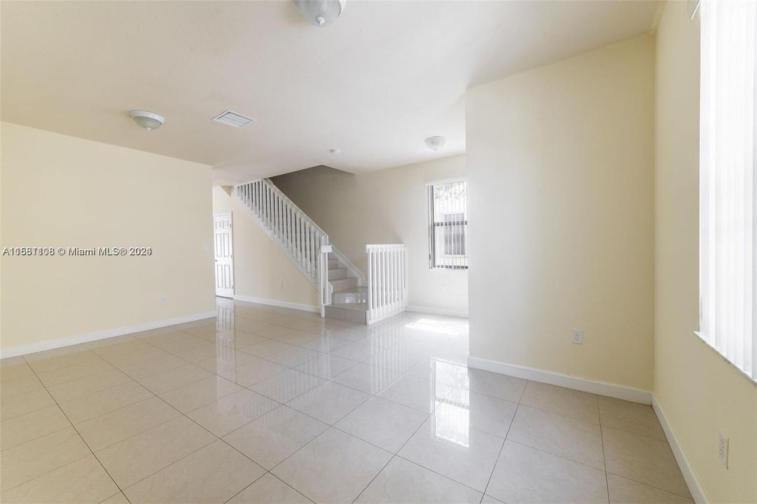For Rent: $3,200 (3 beds, 2 baths, 1545 Square Feet)
