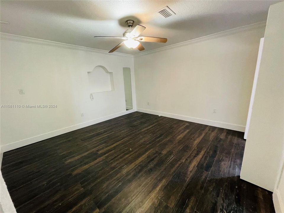 Recently Rented: $3,100 (3 beds, 2 baths, 1758 Square Feet)