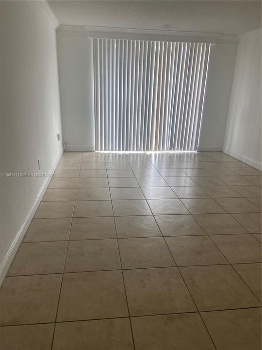 For Rent: $1,900 (1 beds, 1 baths, 714 Square Feet)