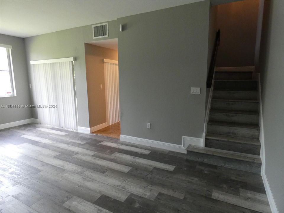 For Rent: $2,795 (3 beds, 2 baths, 1420 Square Feet)
