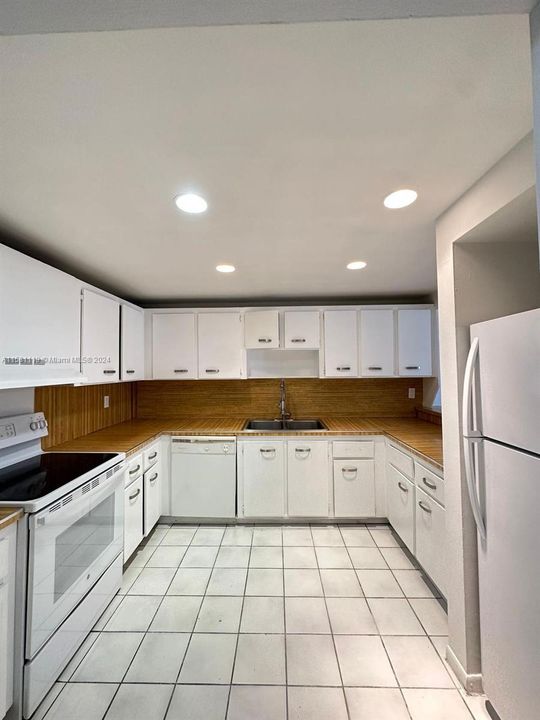 Recently Rented: $2,150 (2 beds, 1 baths, 1035 Square Feet)
