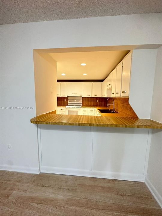 Active With Contract: $2,150 (2 beds, 1 baths, 1035 Square Feet)