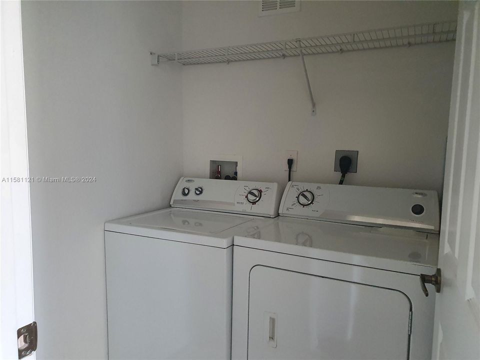 For Rent: $2,850 (3 beds, 2 baths, 1207 Square Feet)