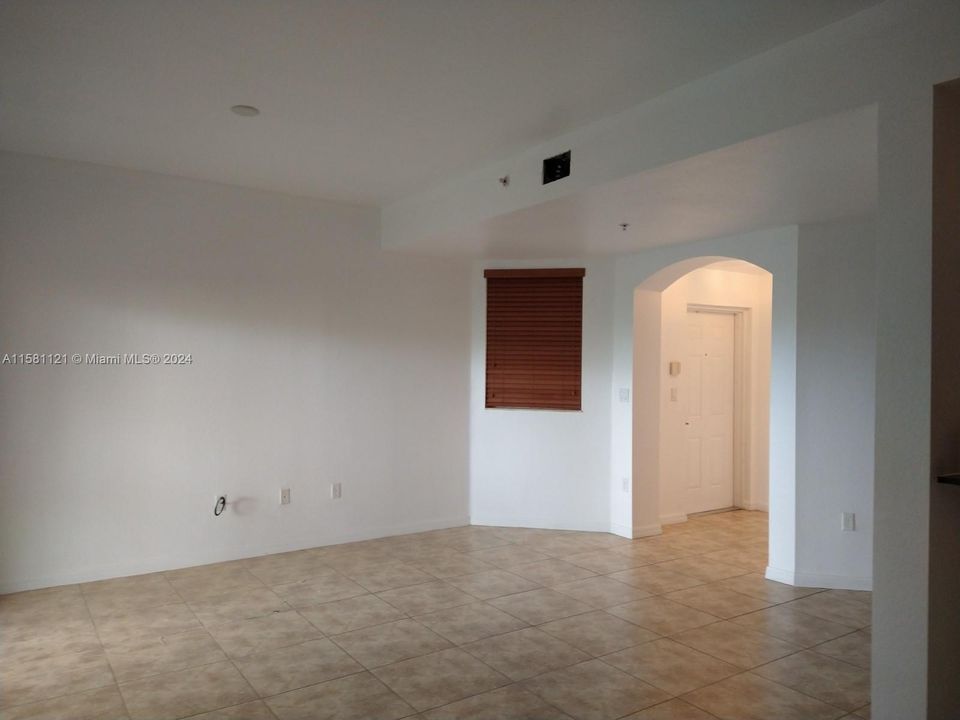 Active With Contract: $2,850 (3 beds, 2 baths, 1207 Square Feet)