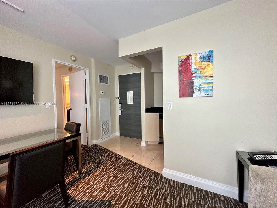 For Sale: $196,500 (1 beds, 1 baths, 341 Square Feet)