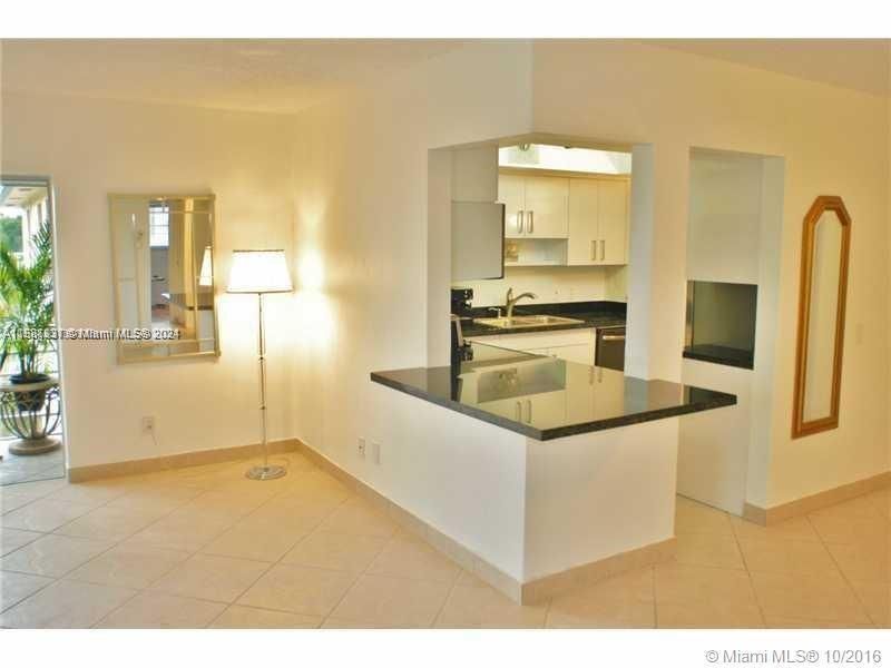 For Rent: $2,100 (2 beds, 2 baths, 856 Square Feet)