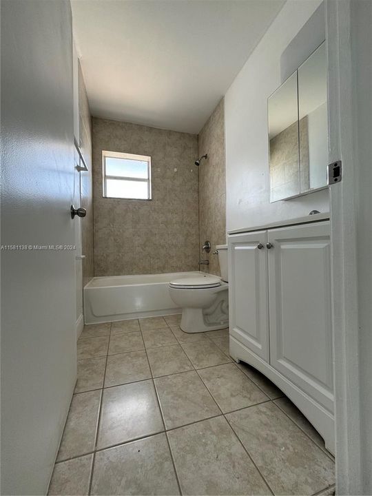 最近租的: $2,400 (3 贝兹, 1 浴室, 847 平方英尺)
