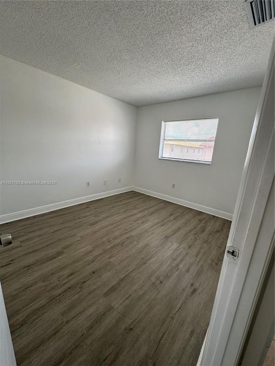 Recently Rented: $2,400 (3 beds, 1 baths, 847 Square Feet)