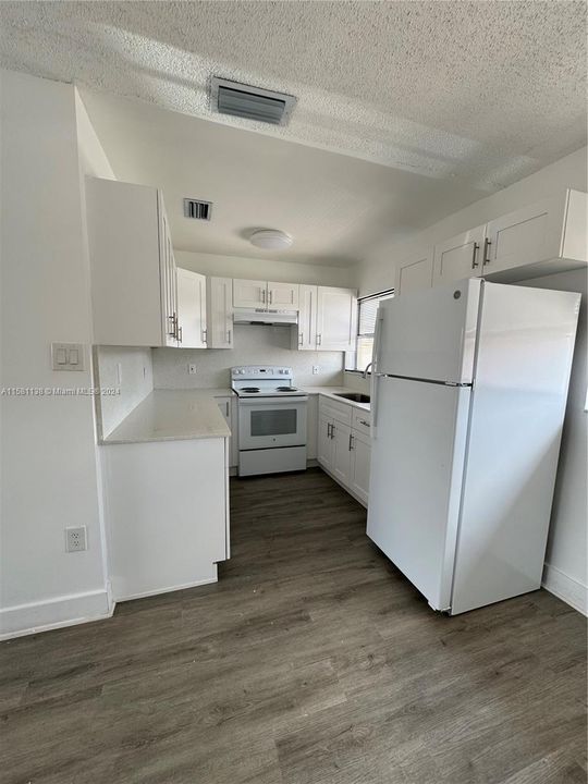 Recently Rented: $2,400 (3 beds, 1 baths, 847 Square Feet)
