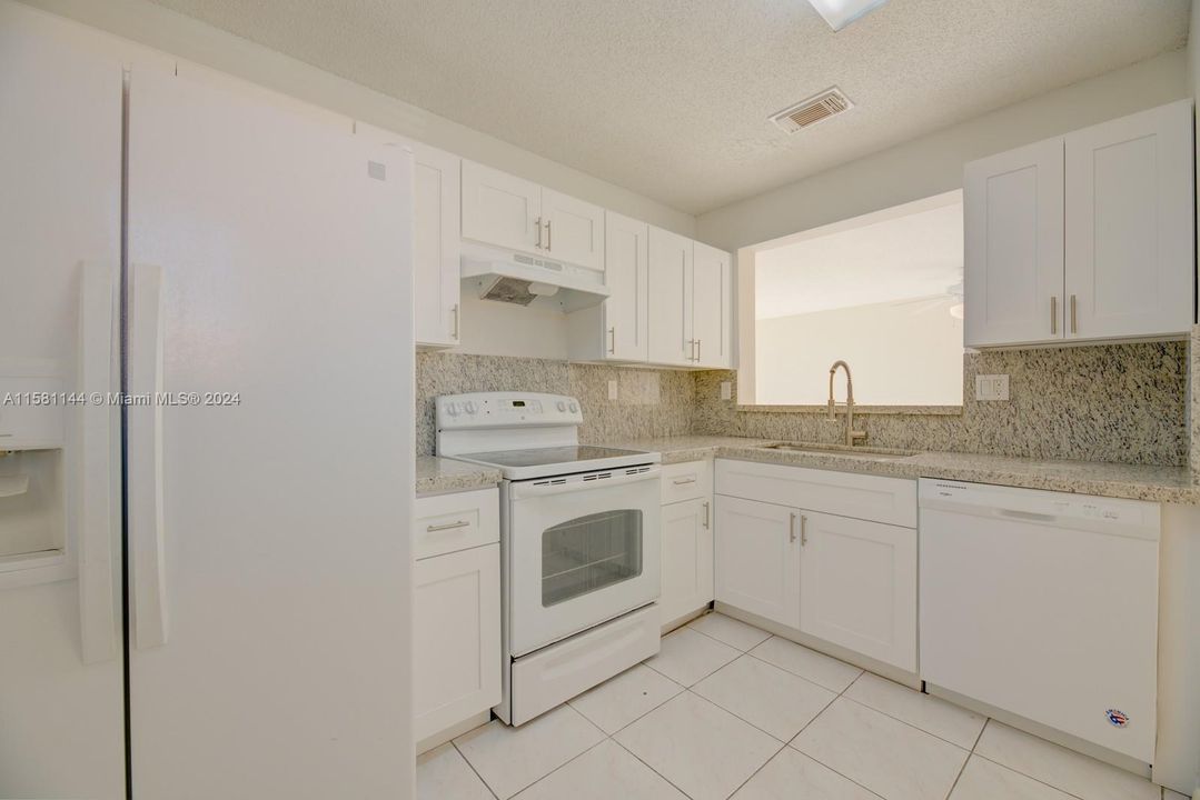 For Rent: $2,900 (3 beds, 2 baths, 1090 Square Feet)