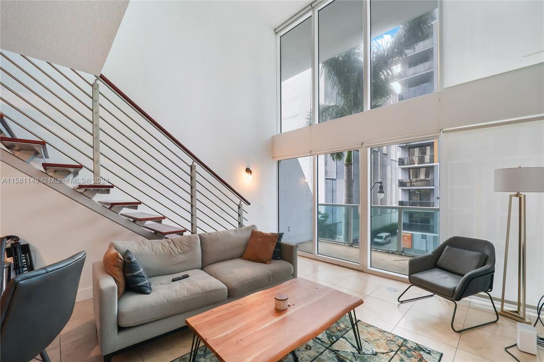 For Sale: $530,000 (1 beds, 1 baths, 987 Square Feet)