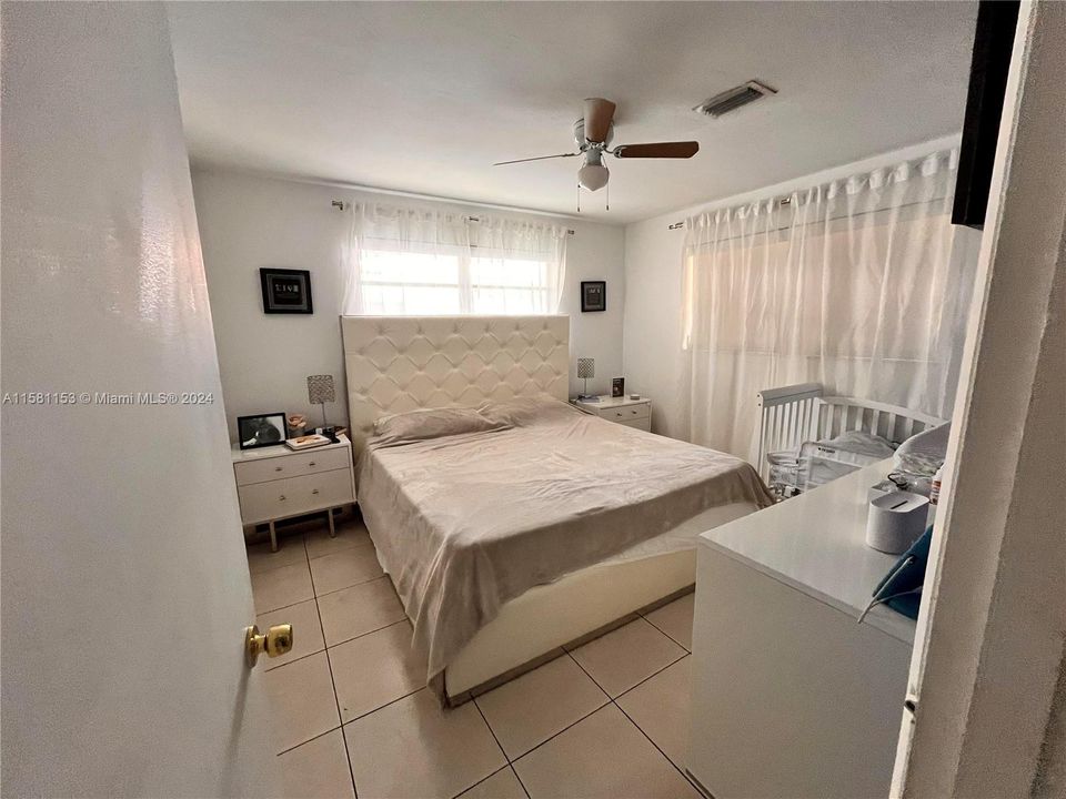 For Rent: $3,000 (2 beds, 1 baths, 1182 Square Feet)