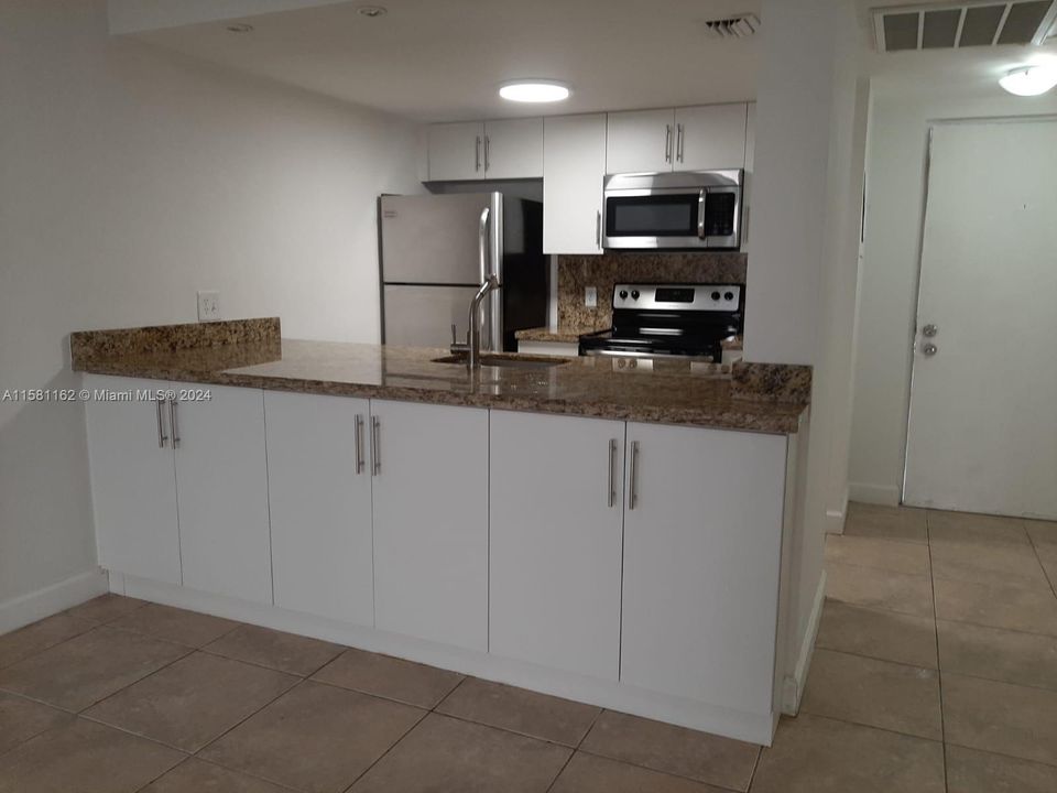 For Rent: $1,990 (1 beds, 1 baths, 710 Square Feet)