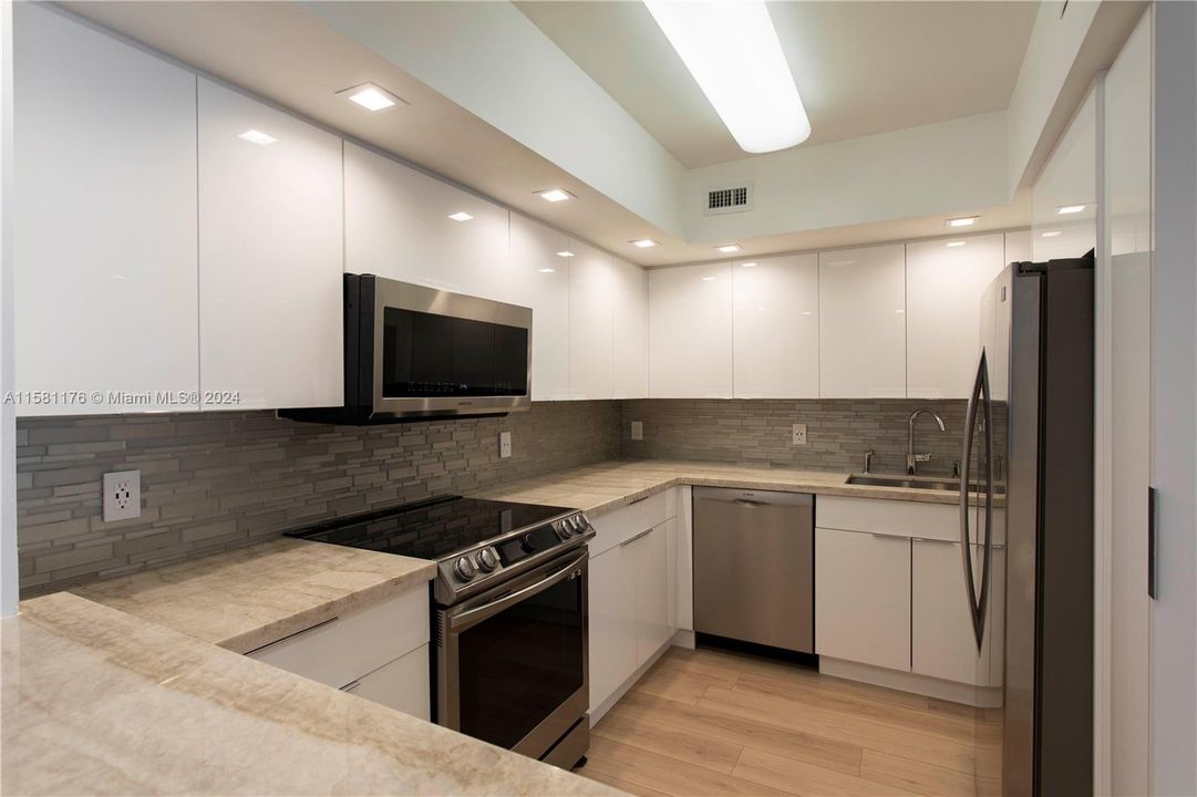 Active With Contract: $3,600 (2 beds, 2 baths, 1190 Square Feet)