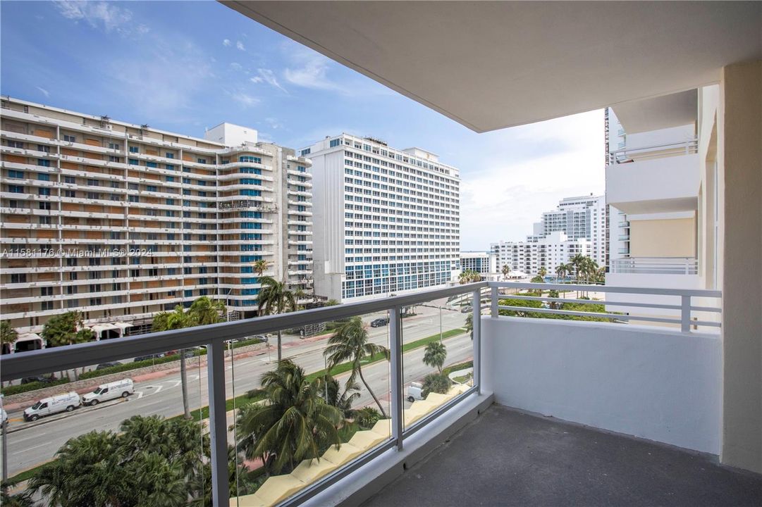 Active With Contract: $3,600 (2 beds, 2 baths, 1190 Square Feet)