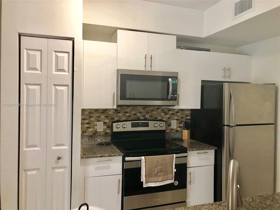 For Rent: $3,100 (3 beds, 2 baths, 1450 Square Feet)