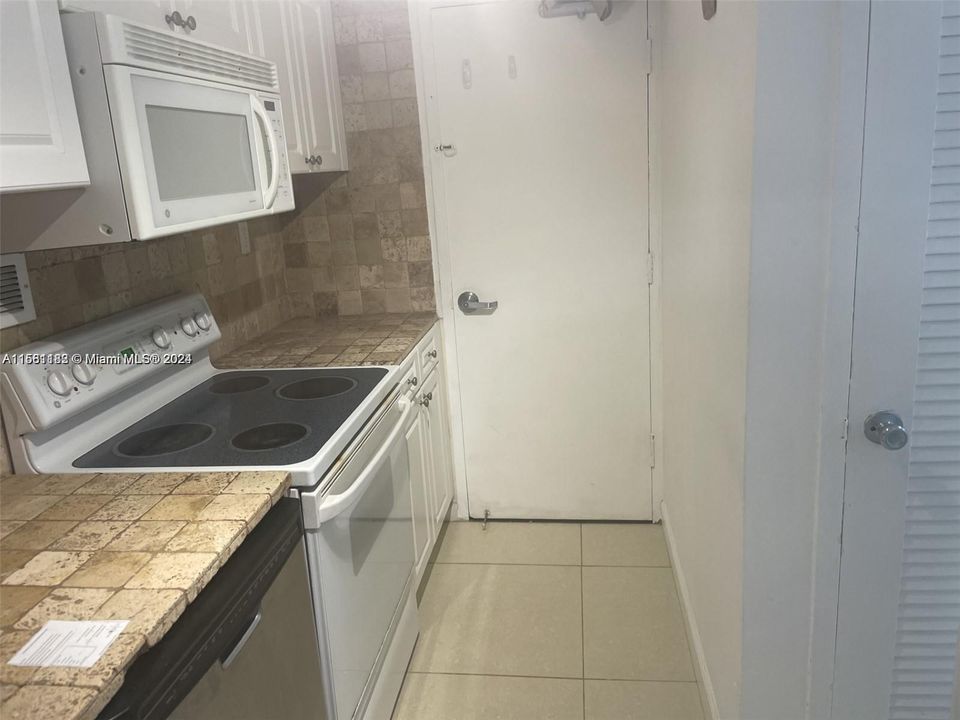 For Rent: $2,950 (1 beds, 1 baths, 787 Square Feet)