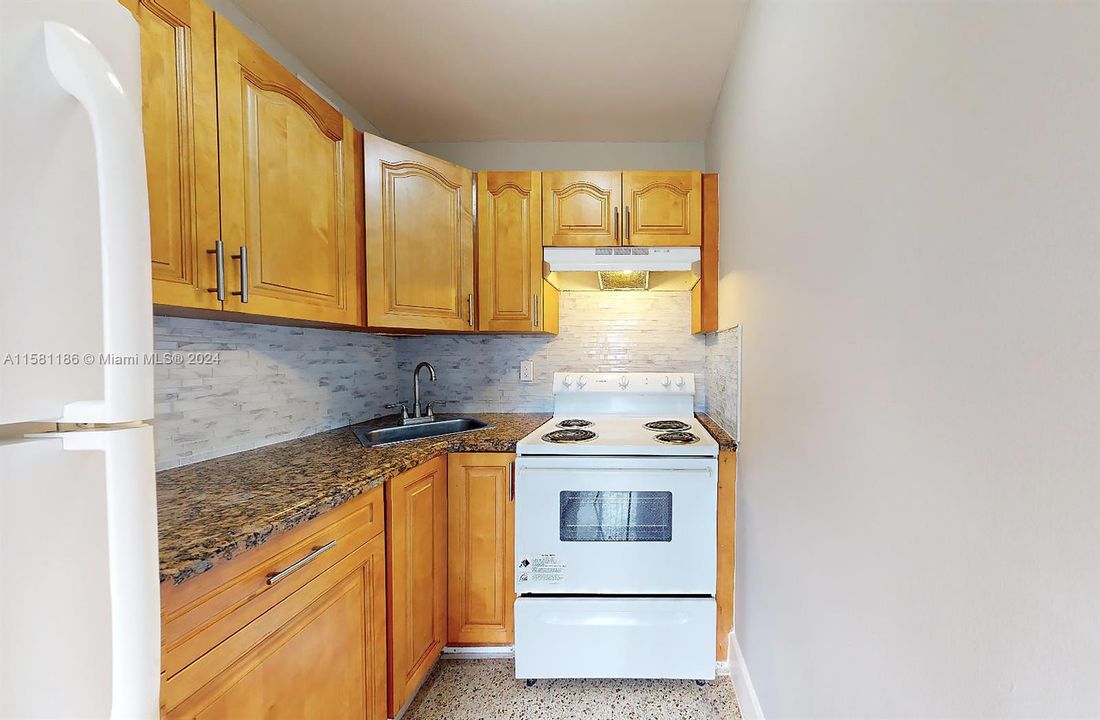 For Rent: $2,150 (2 beds, 1 baths, 930 Square Feet)