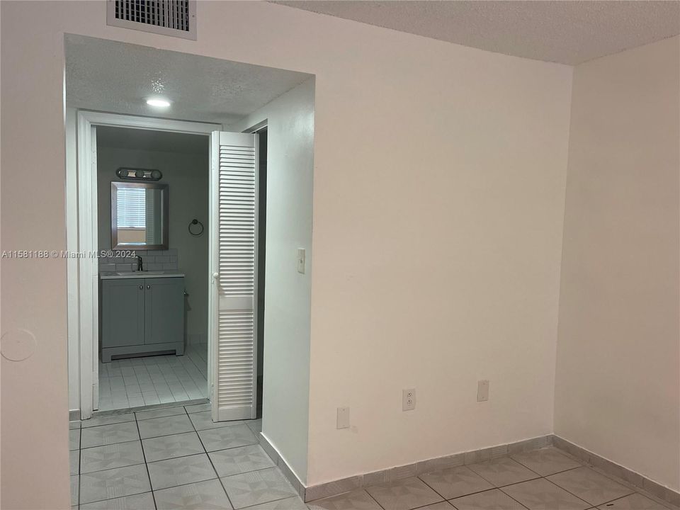 For Rent: $2,600 (3 beds, 2 baths, 1100 Square Feet)