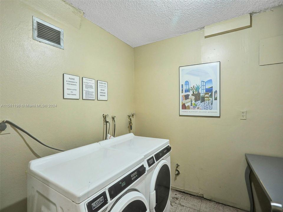For Rent: $2,600 (2 beds, 2 baths, 1040 Square Feet)
