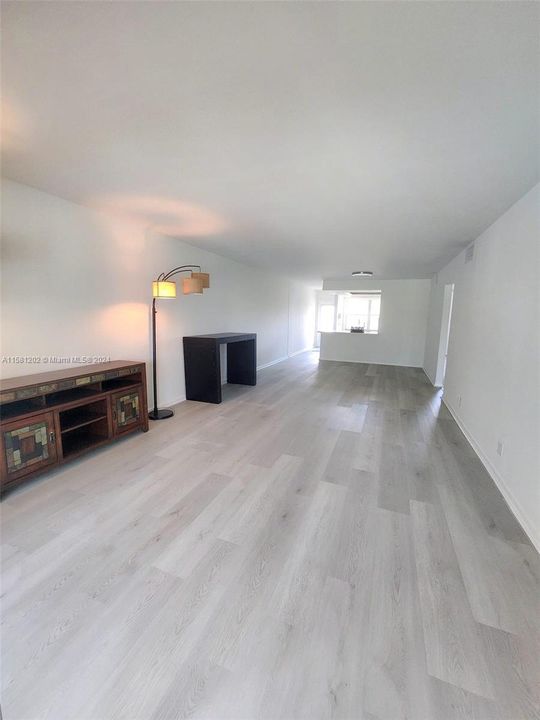For Sale: $275,000 (2 beds, 2 baths, 1156 Square Feet)