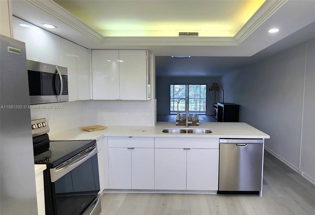 For Sale: $275,000 (2 beds, 2 baths, 1156 Square Feet)