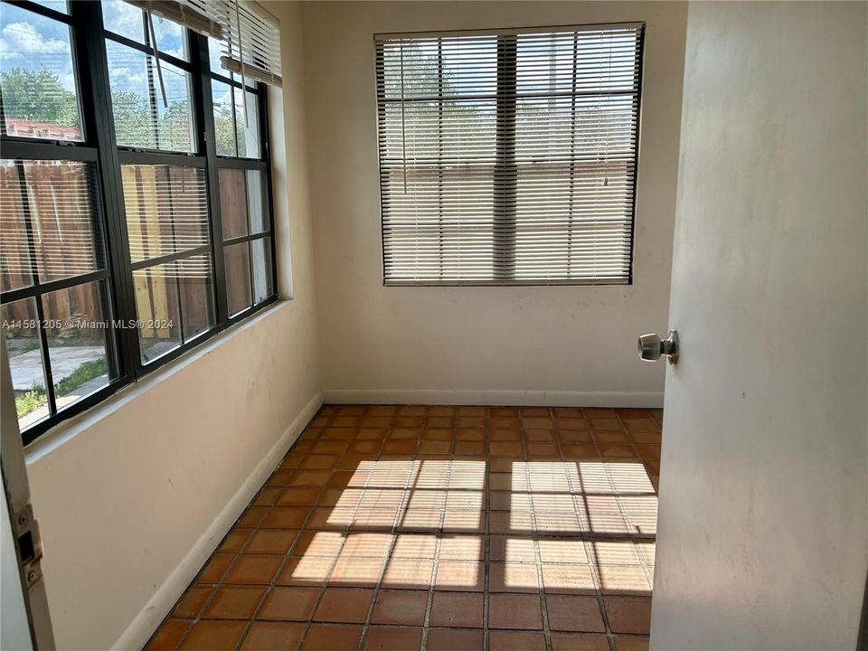 For Rent: $3,000 (3 beds, 2 baths, 1238 Square Feet)