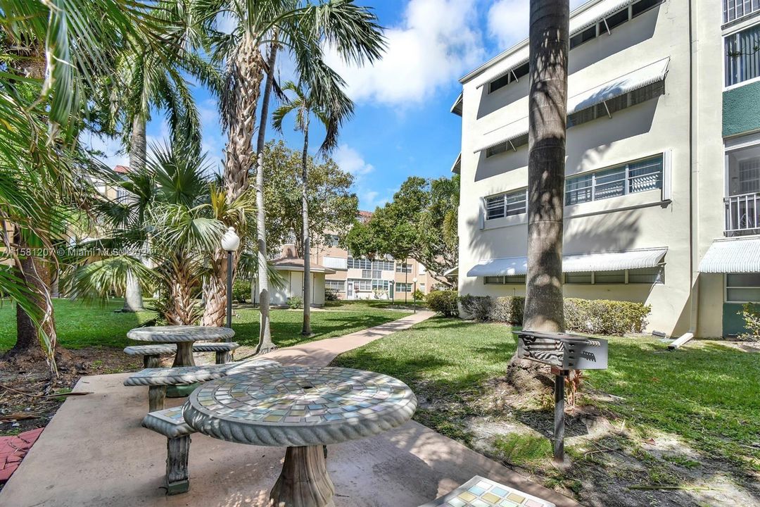 Active With Contract: $150,000 (1 beds, 1 baths, 732 Square Feet)