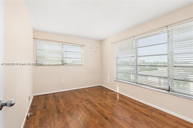 For Rent: $2,600 (2 beds, 2 baths, 929 Square Feet)