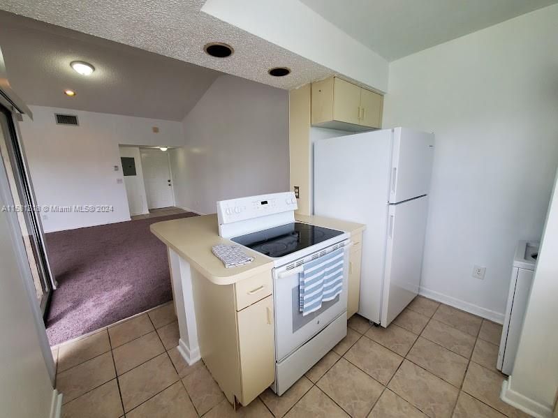 Recently Rented: $1,695 (1 beds, 1 baths, 685 Square Feet)