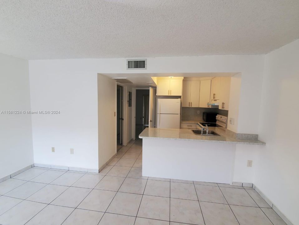 For Sale: $215,000 (1 beds, 1 baths, 528 Square Feet)