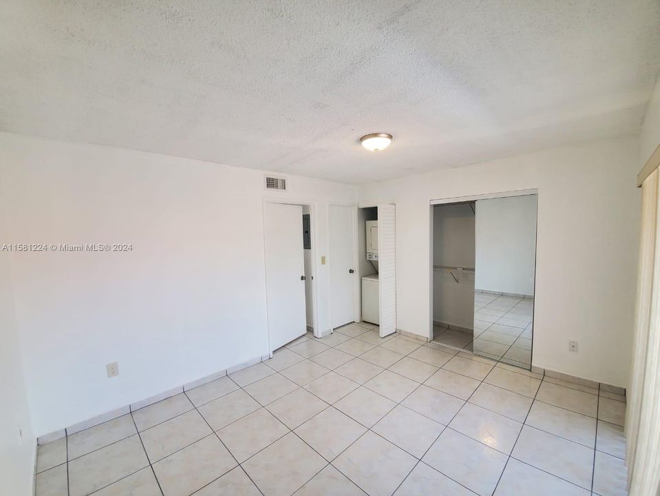 For Sale: $215,000 (1 beds, 1 baths, 528 Square Feet)