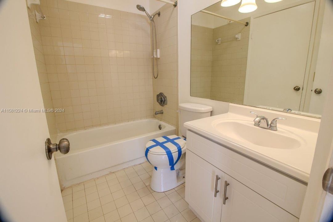 For Sale: $215,000 (1 beds, 1 baths, 528 Square Feet)