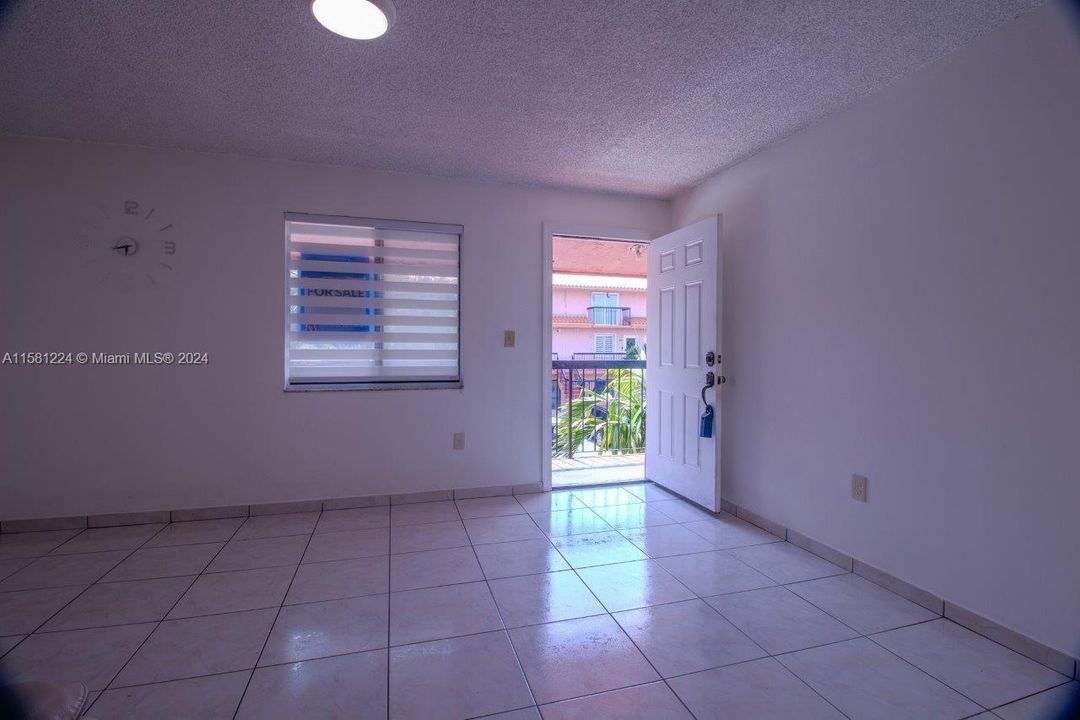 For Sale: $215,000 (1 beds, 1 baths, 528 Square Feet)
