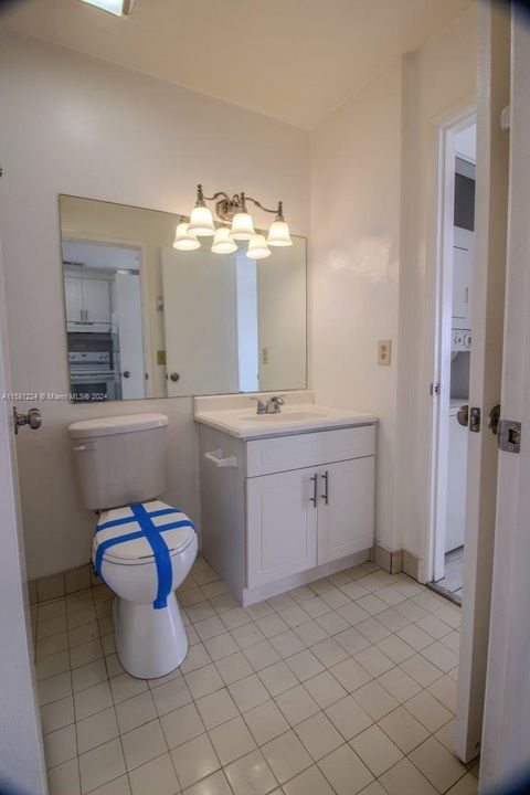 For Sale: $215,000 (1 beds, 1 baths, 528 Square Feet)