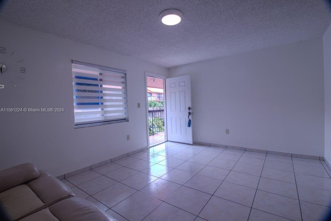 For Sale: $215,000 (1 beds, 1 baths, 528 Square Feet)