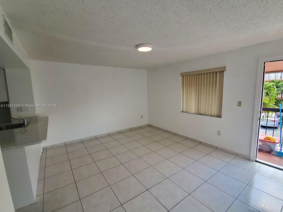 For Sale: $215,000 (1 beds, 1 baths, 528 Square Feet)