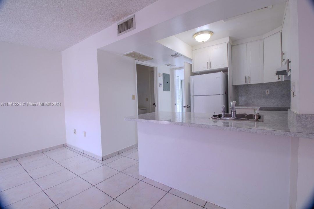 For Sale: $215,000 (1 beds, 1 baths, 528 Square Feet)