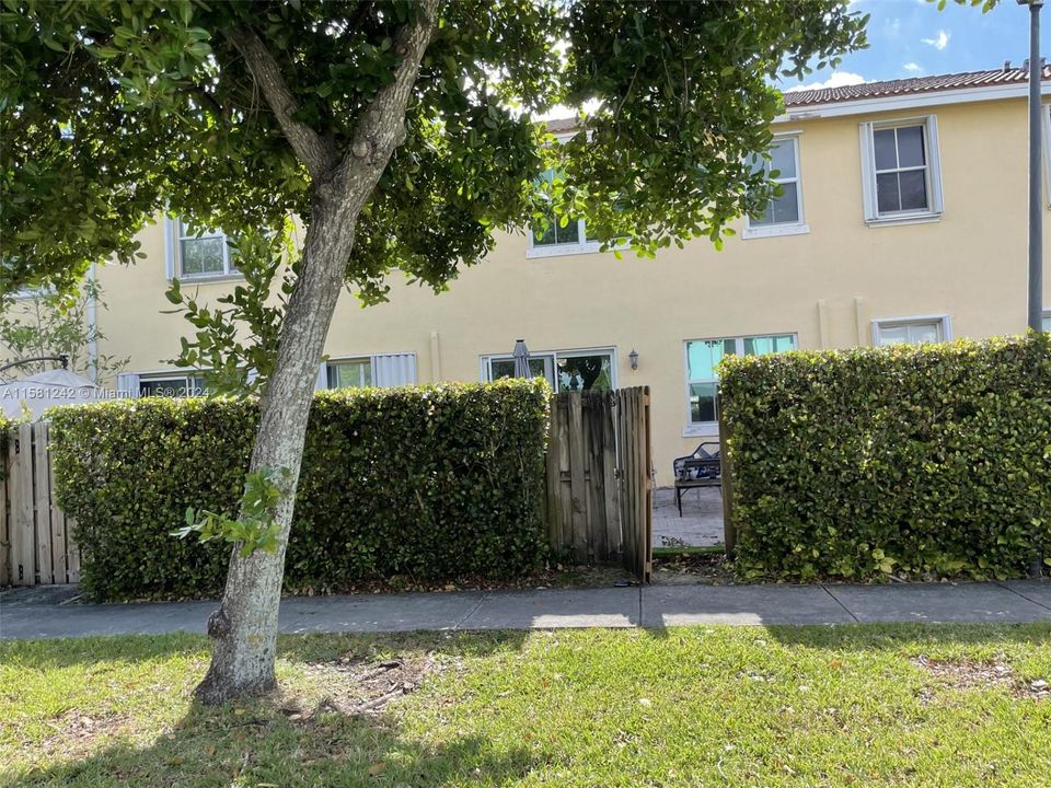 Recently Sold: $529,000 (3 beds, 3 baths, 1775 Square Feet)