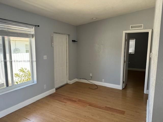 For Rent: $2,300 (2 beds, 1 baths, 1260 Square Feet)