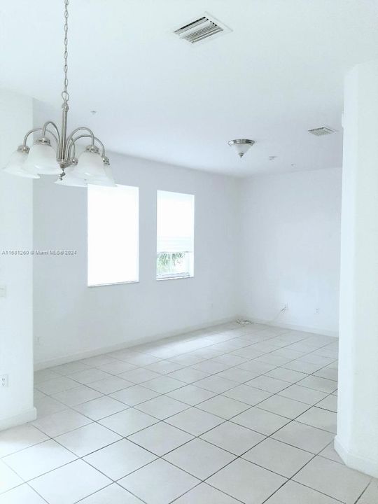 For Rent: $2,600 (2 beds, 2 baths, 1205 Square Feet)