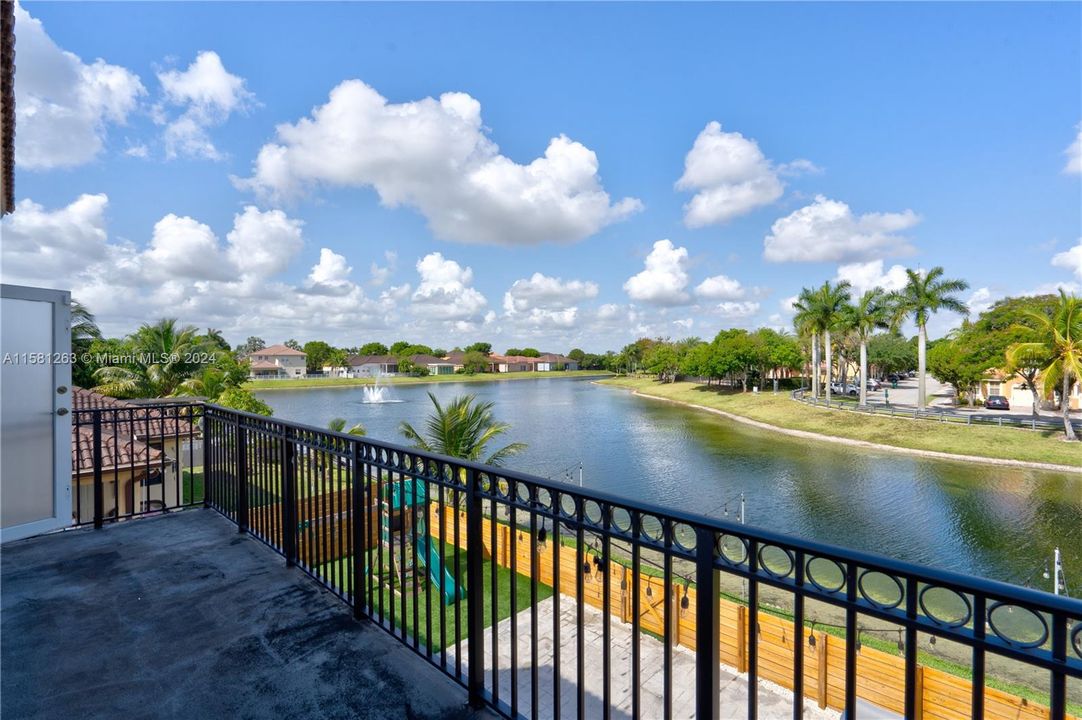 Active With Contract: $849,000 (5 beds, 3 baths, 2970 Square Feet)